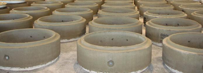 2 MANHOLE GRADE RINGS ROUND